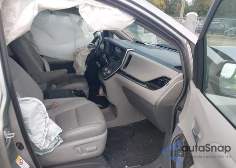 2019 Toyota Sienna Xle 8 Passenger z USA, uszkodzony, nr VIN 5TDYZ3DC8KS983668